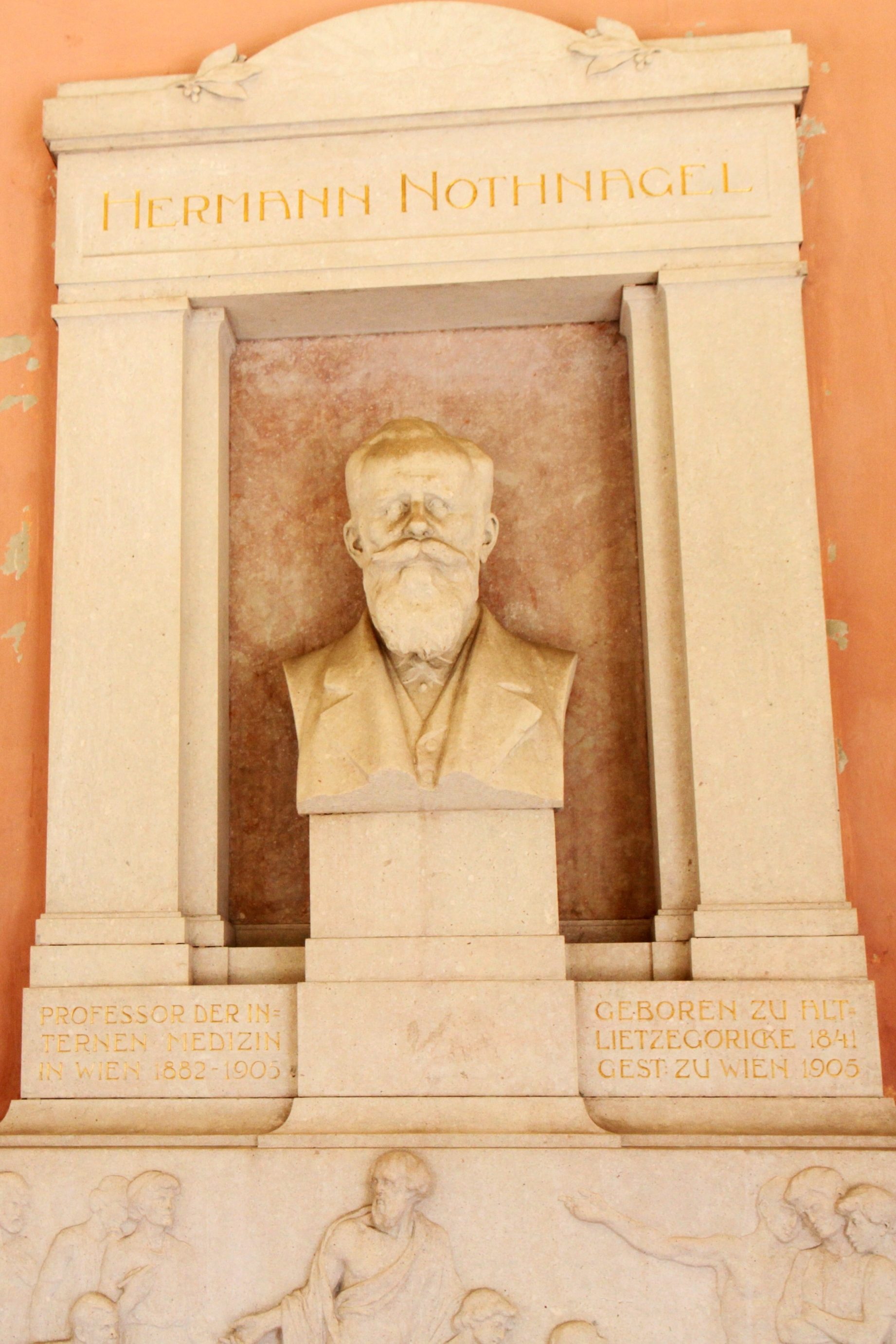 Hermann Nothnagel's monument, Medical monuments B, UNI Vienna - 02.JPG